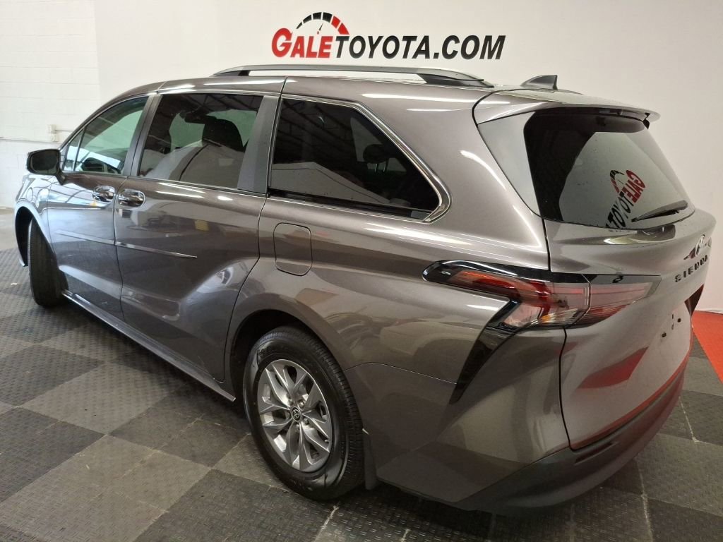 Used 2023 Toyota Sienna LE image 10