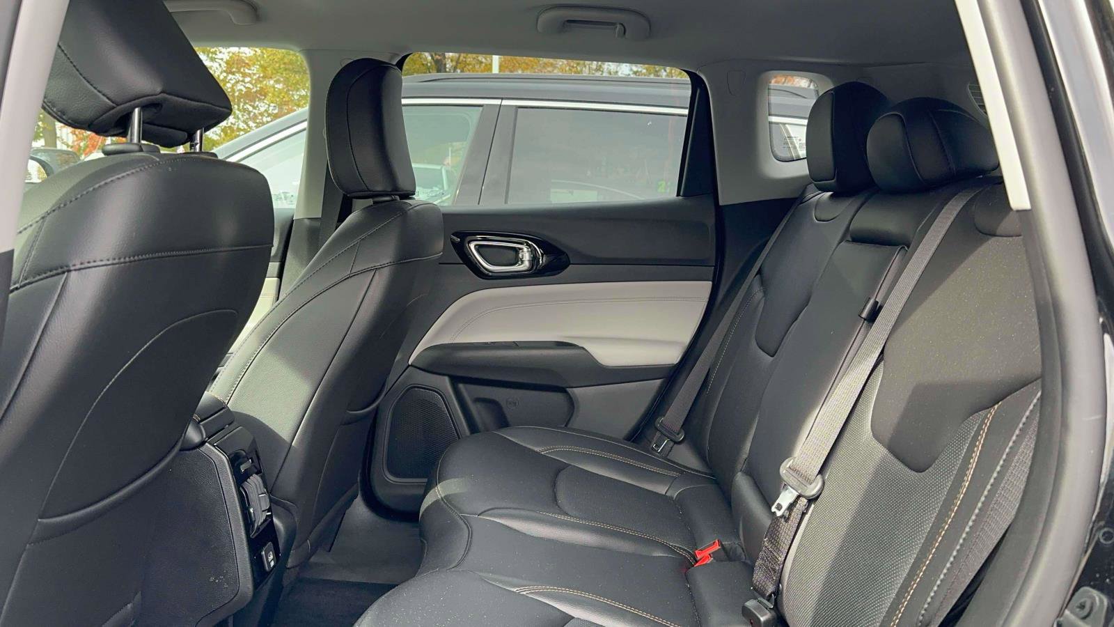 Used 2022 Jeep Compass Limited image 10