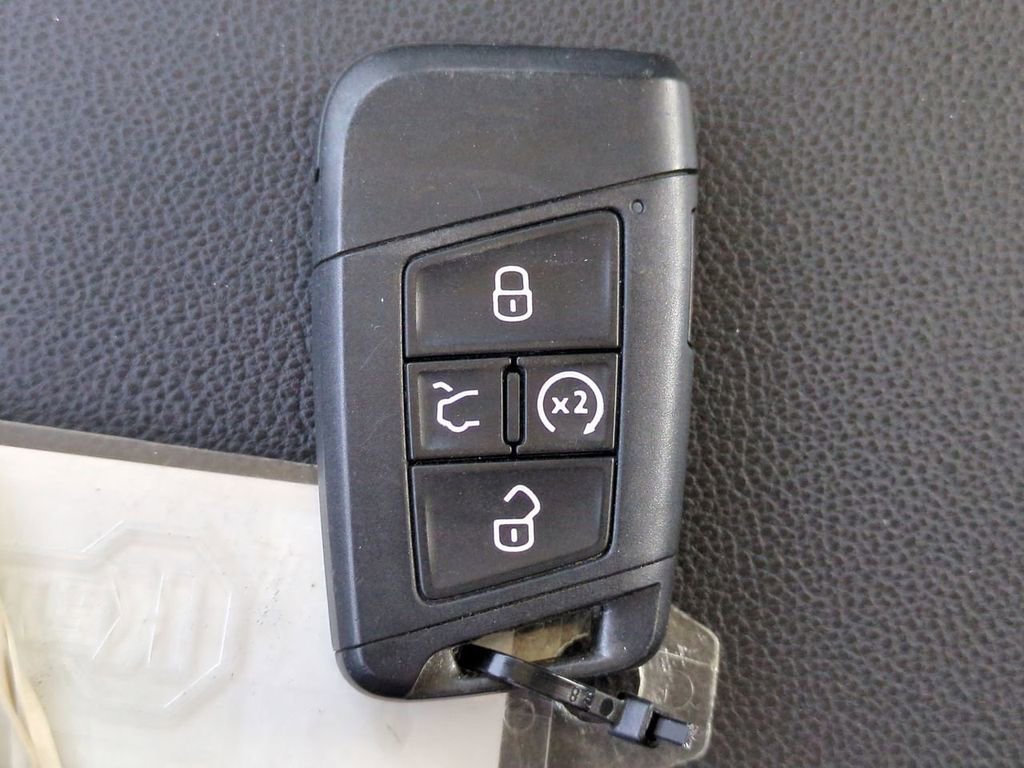 Used 2020 Volkswagen Jetta SEL image 27