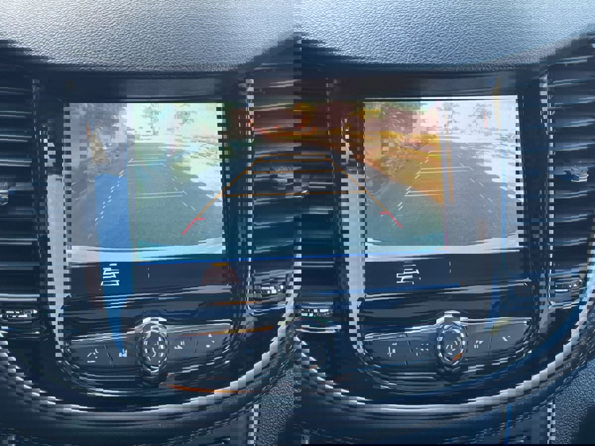 Used 2020 Chevrolet Trax LT w/ Sun & Sound Package image 9