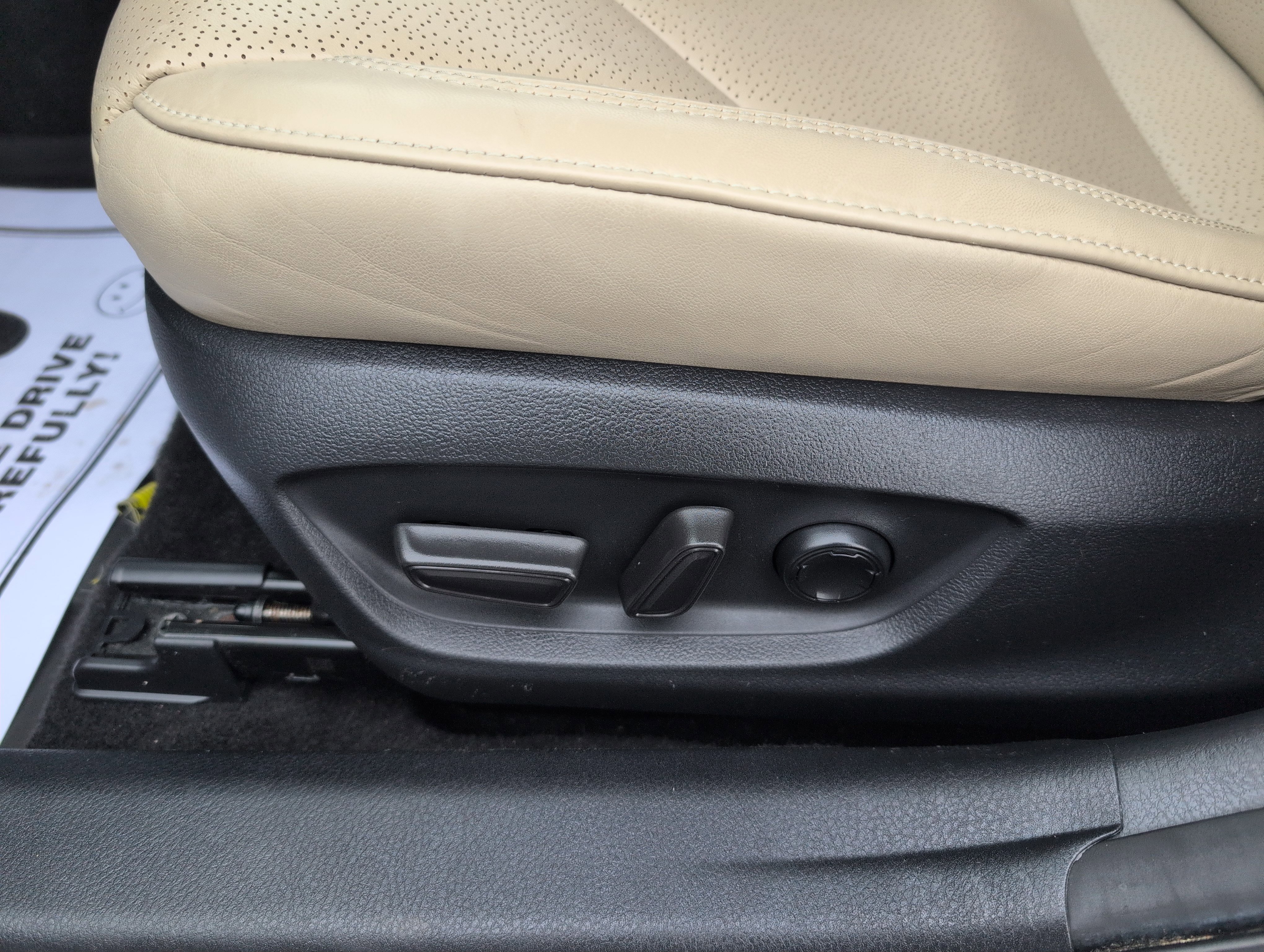 Used 2019 Toyota Avalon Limited image 18