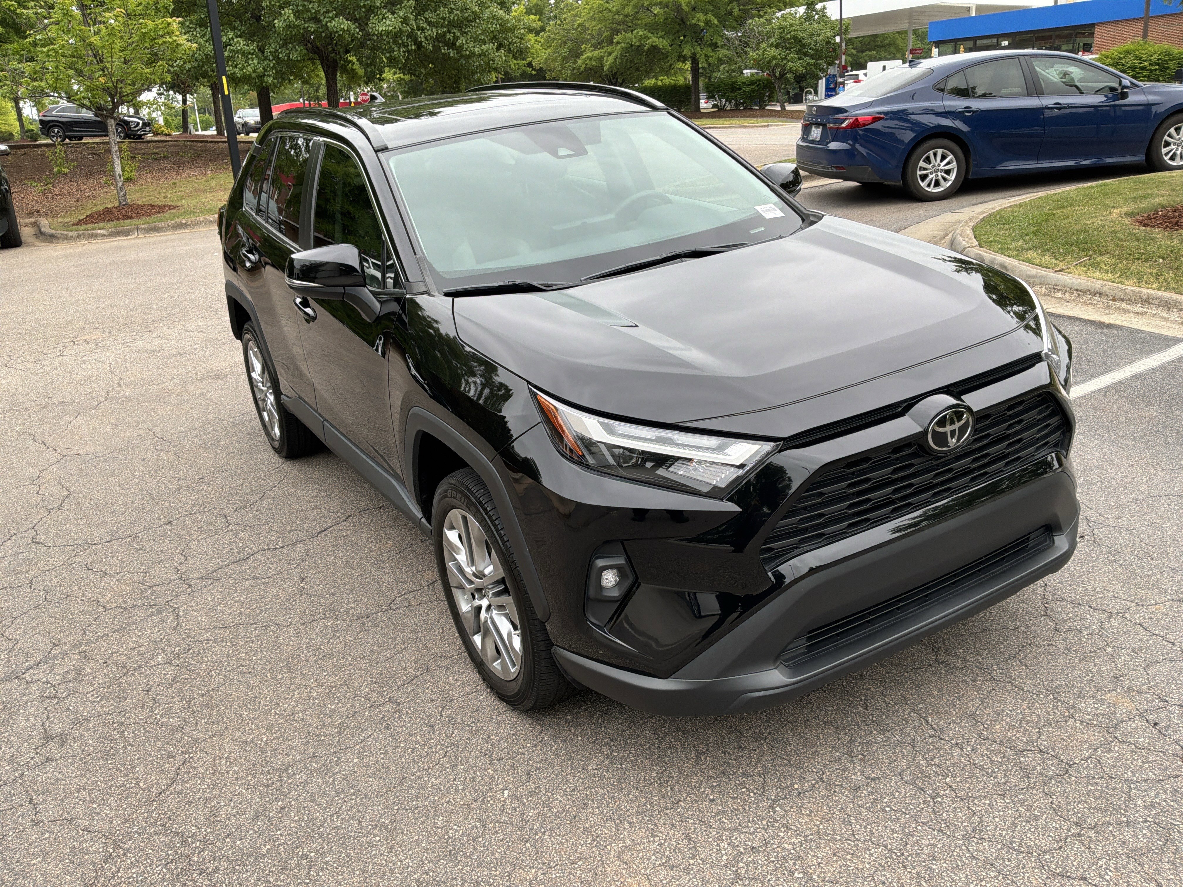 Used 2023 Toyota RAV4 XLE Premium AWD/4WD image 2