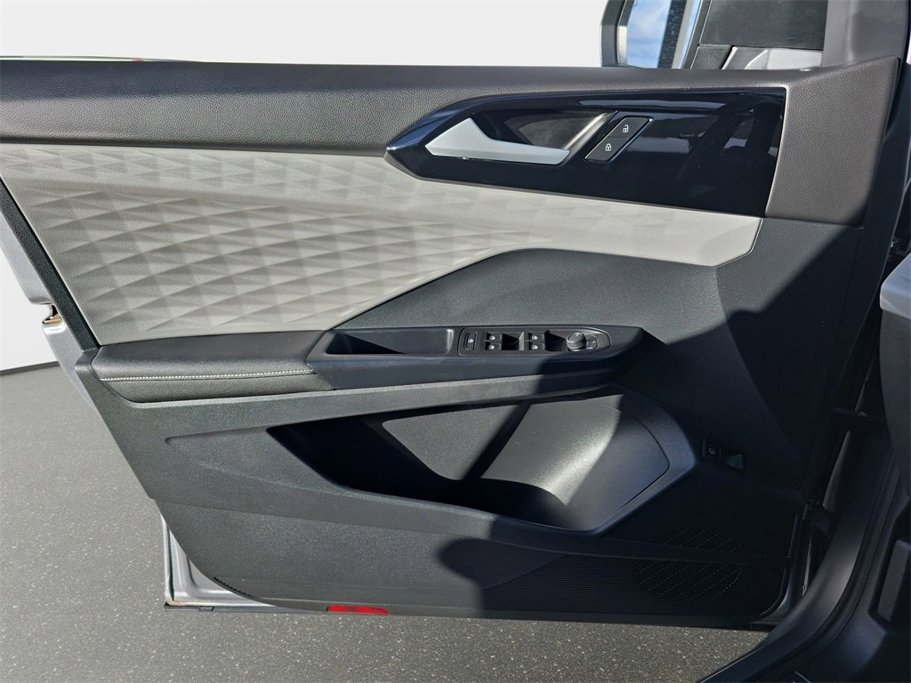 Used 2024 Volkswagen Taos S image 28