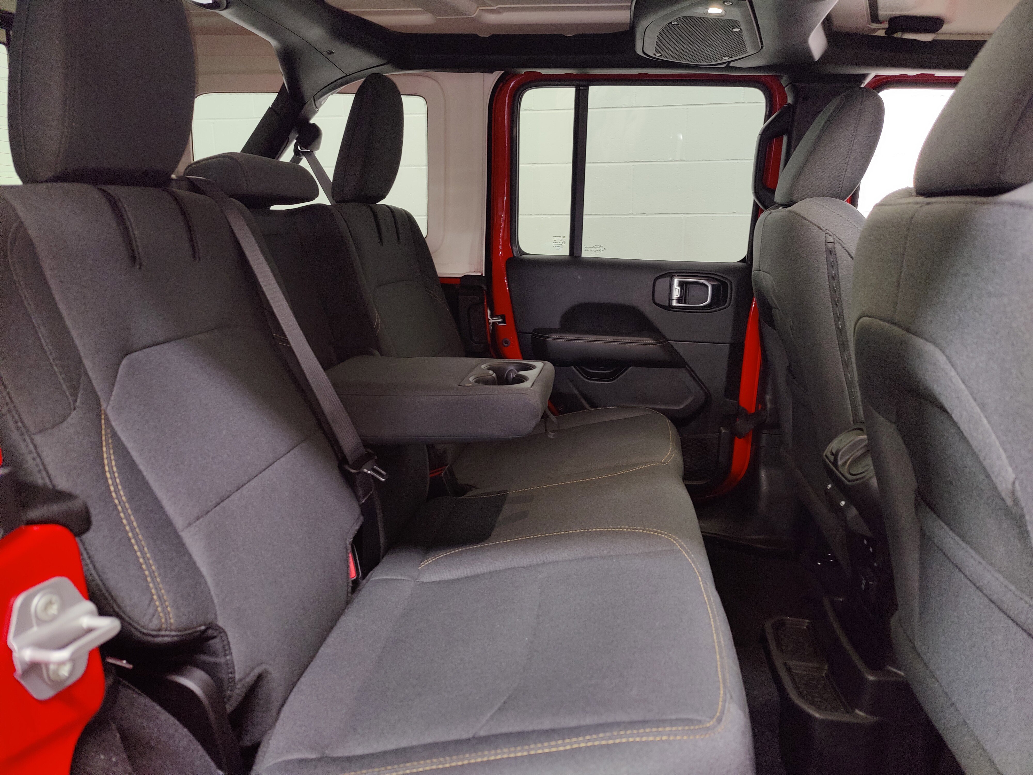 Used 2025 Jeep Wrangler Unlimited Sahara image 14