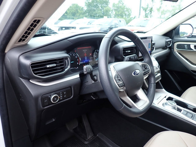 Used 2023 Ford Explorer XLT w/ Equipment Group 202A AWD/4WD image 17