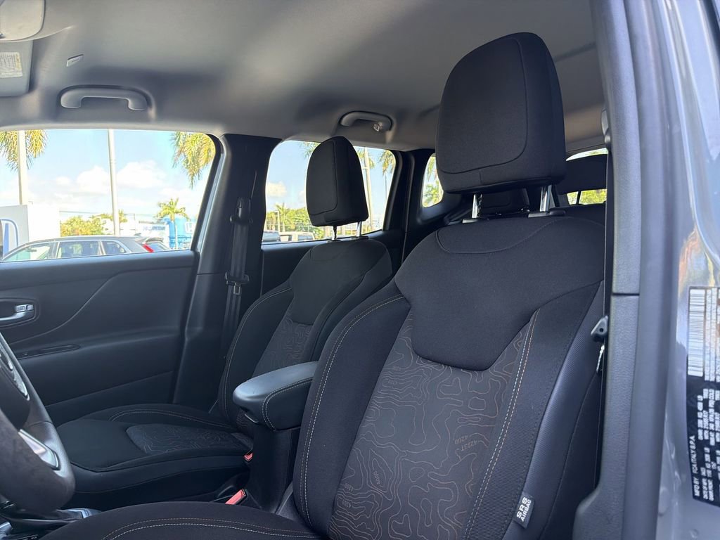 Used 2023 Jeep Renegade Latitude AWD/4WD image 21