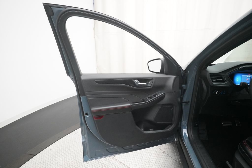 Used 2023 Ford Escape ST-Line image 28