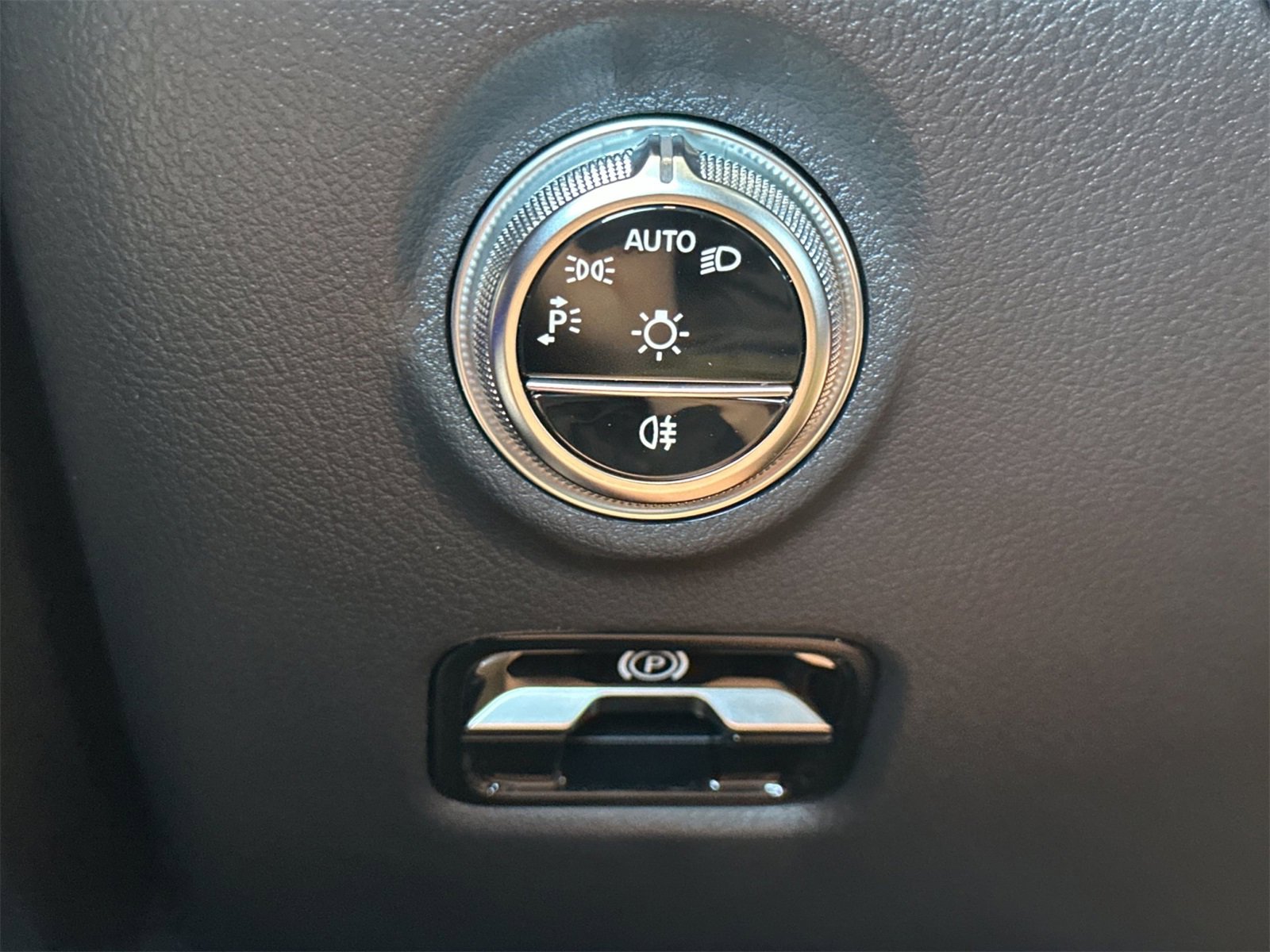 New 2025 Mercedes-Benz C 300 Sedan image 31