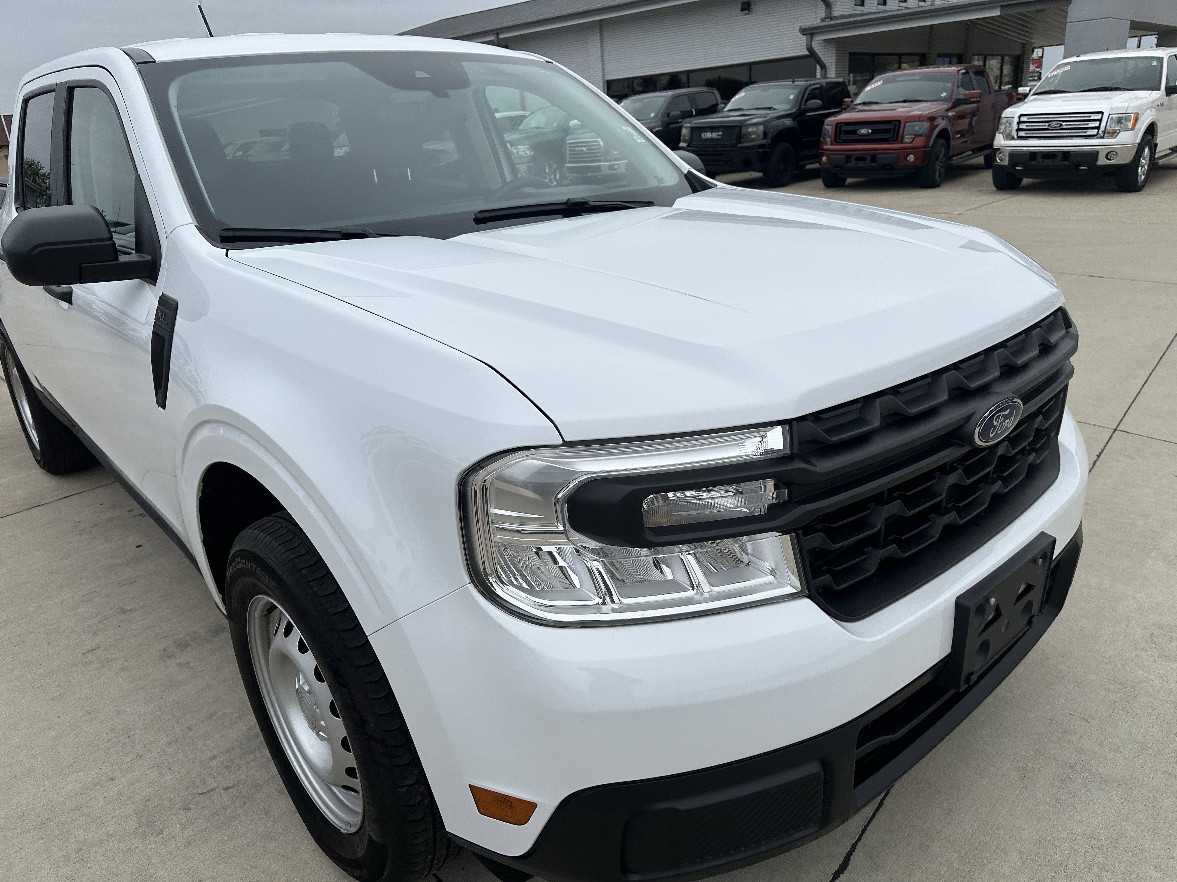 Used 2024 Ford Maverick XL FWD image 3
