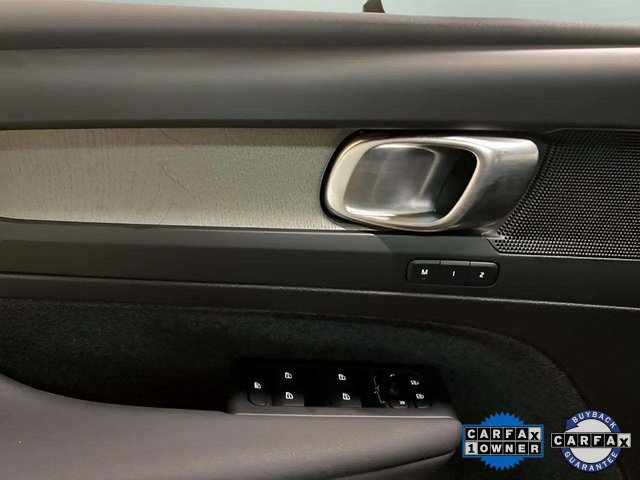 Used 2025 Volvo XC40 B5 Plus image 34