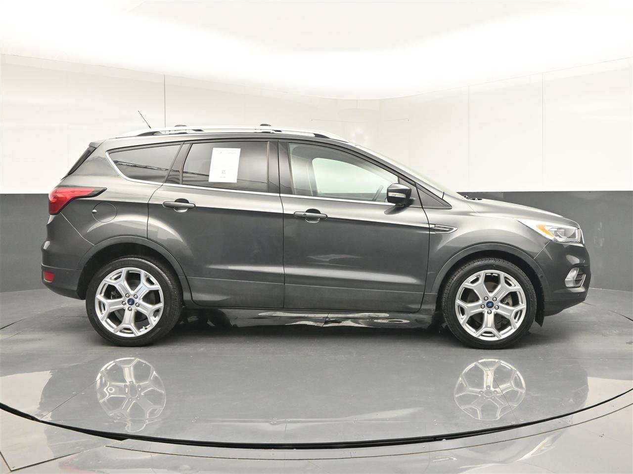 Used 2019 Ford Escape Titanium FWD image 4