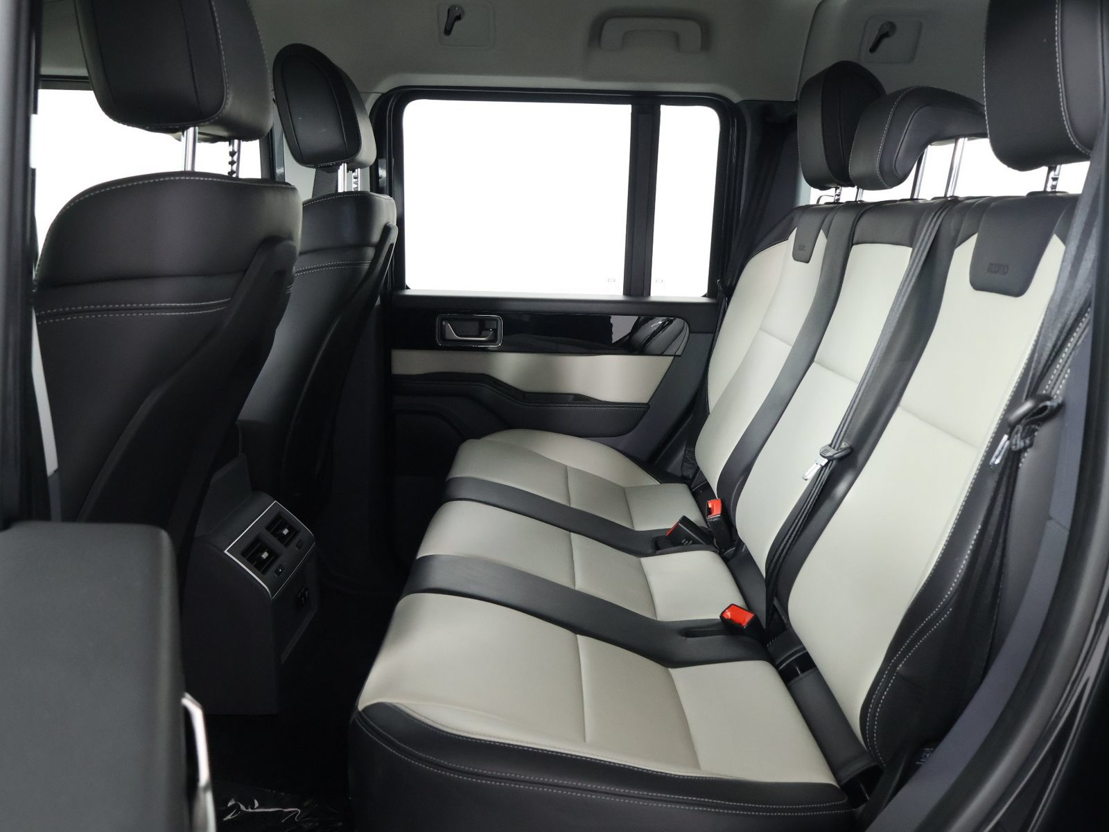 Used 2024 INEOS Grenadier Station Wagon AWD/4WD image 30
