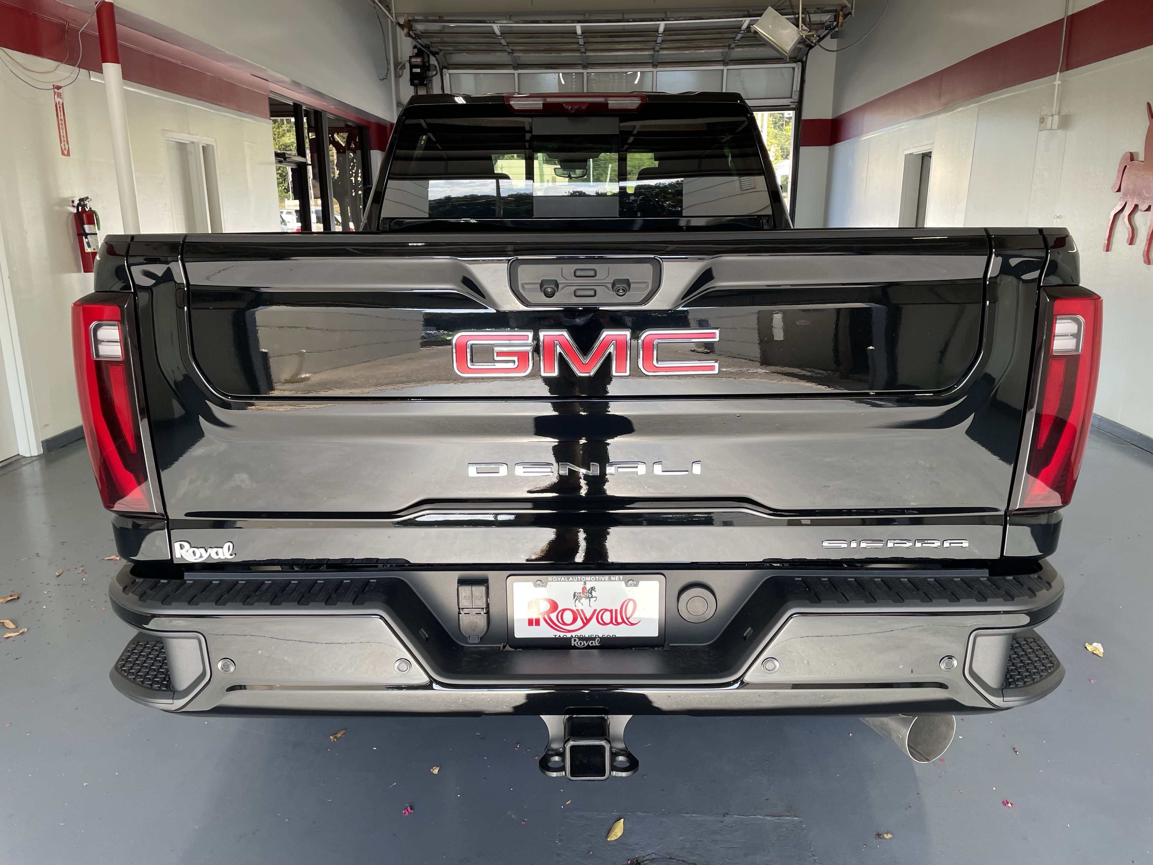 New 2026 GMC Sierra 2500 Denali w/ Denali Reserve Package AWD/4WD image 5