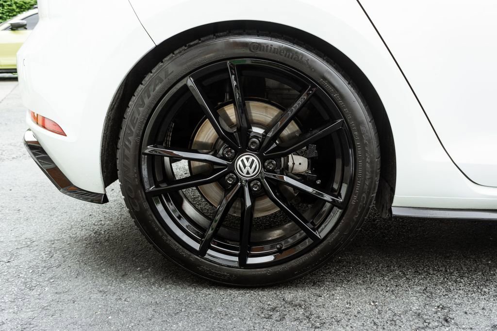 Used 2019 Volkswagen Golf R 4-Door AWD/4WD image 28