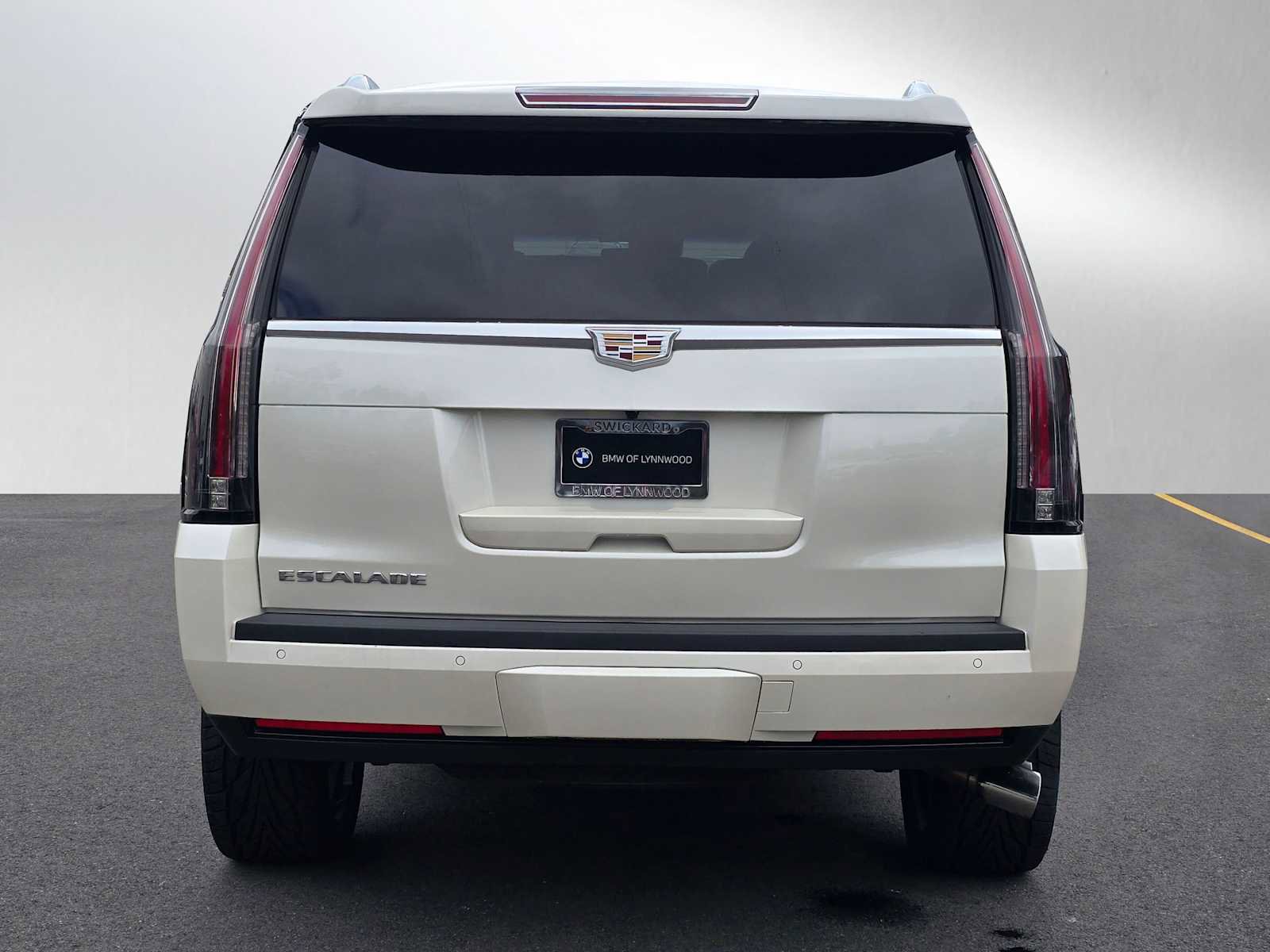 Used 2015 Cadillac Escalade Premium AWD/4WD image 4