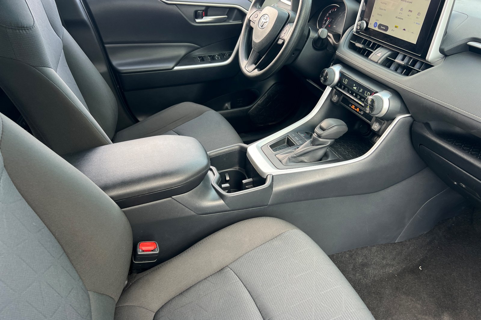 Used 2025 Toyota RAV4 XLE FWD image 16