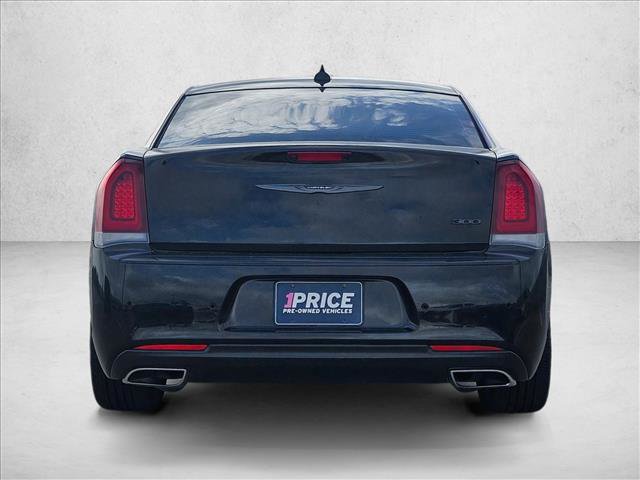 Used 2022 Chrysler 300 Touring L image 6