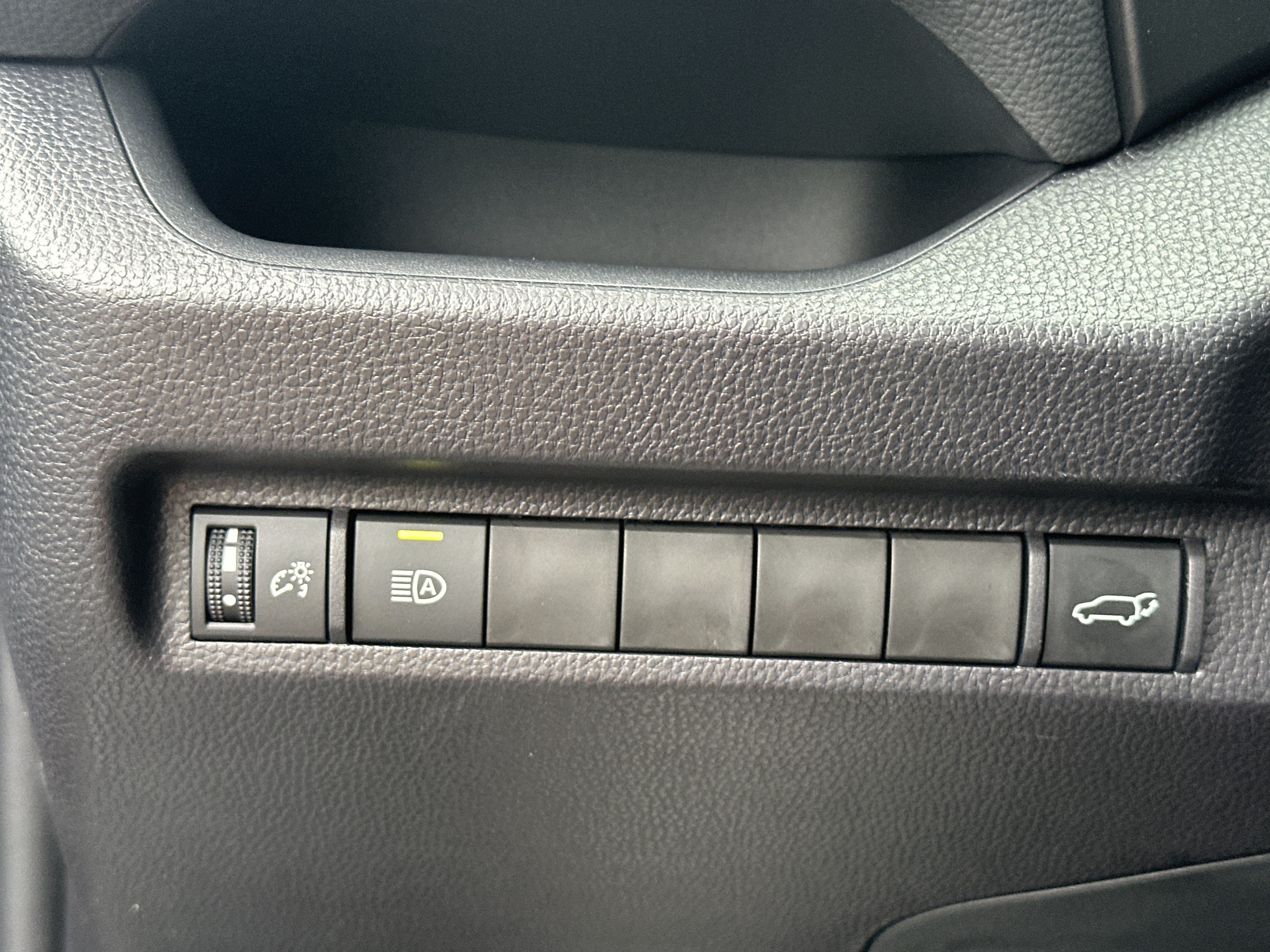 Used 2025 Toyota RAV4 XLE w/ Convenience Package FWD image 24