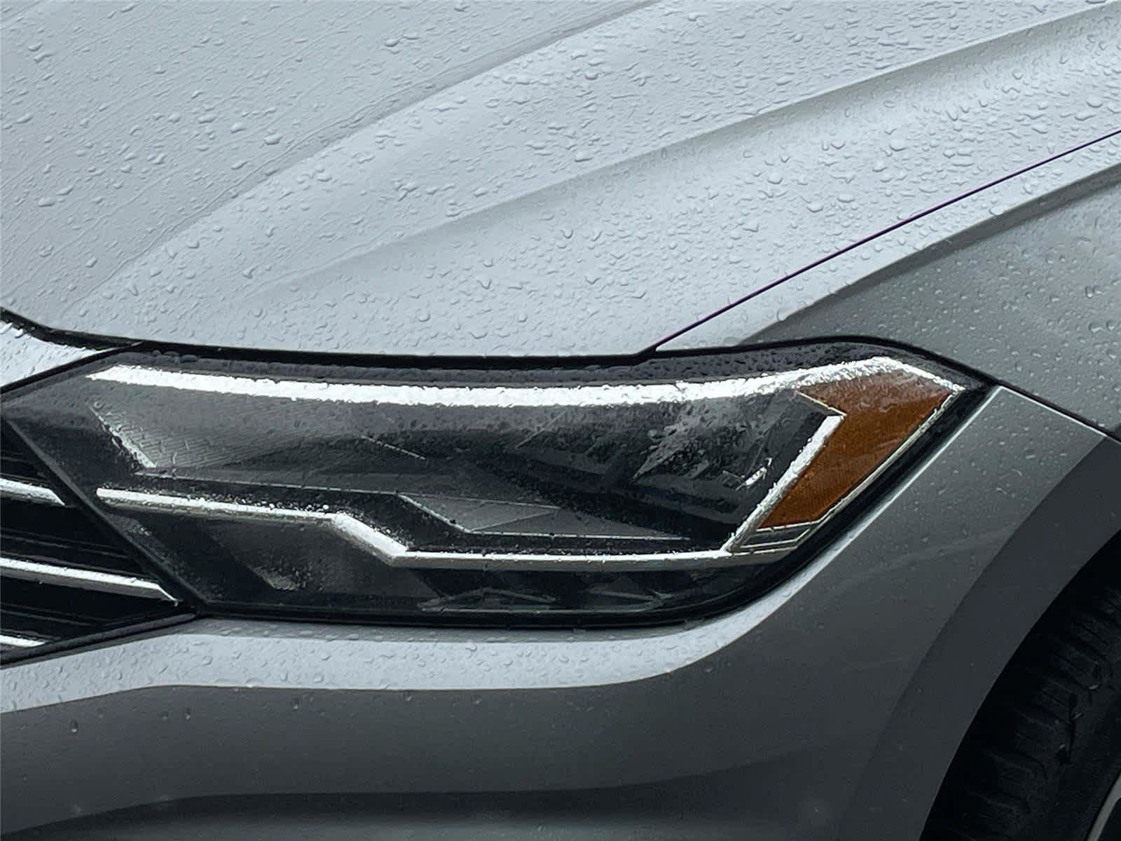 Used 2020 Volkswagen Jetta SE w/ SE Cold Weather Package FWD image 9