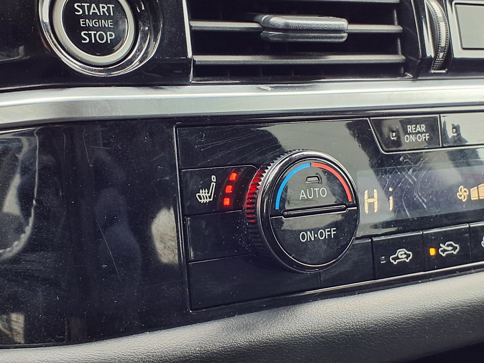 Used 2024 Nissan Pathfinder SV image 5