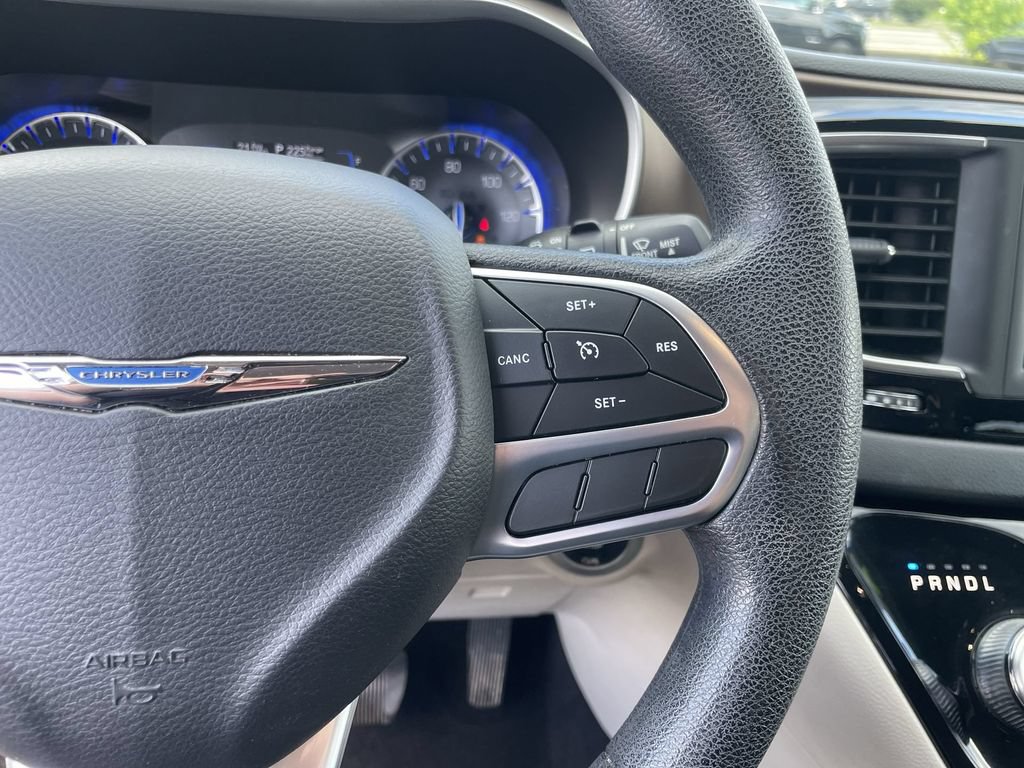 Used 2020 Chrysler Voyager Lxi FWD image 16