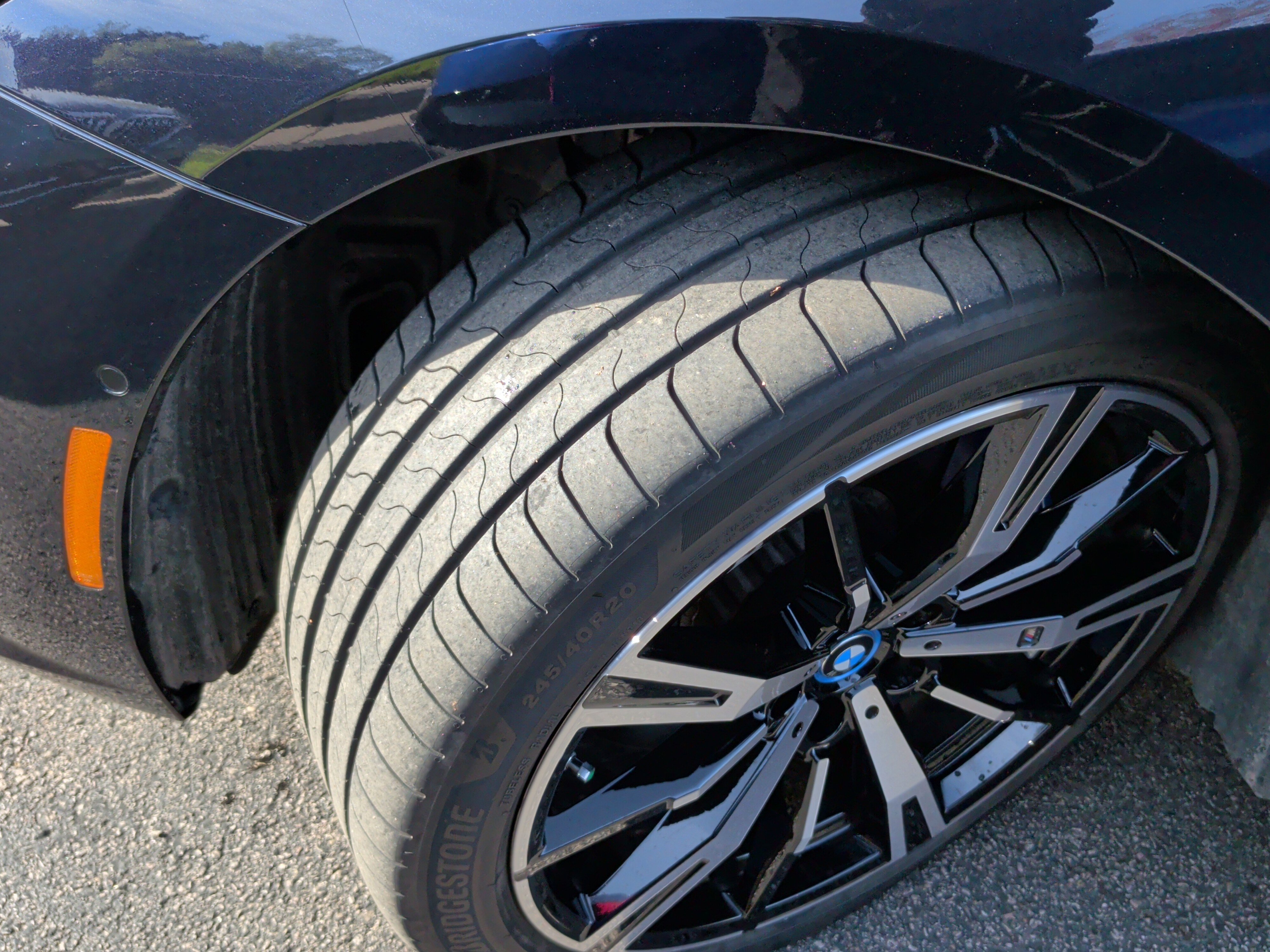 Certified 2025 BMW 550e xDrive 550e xDrive w/ Premium Package image 14