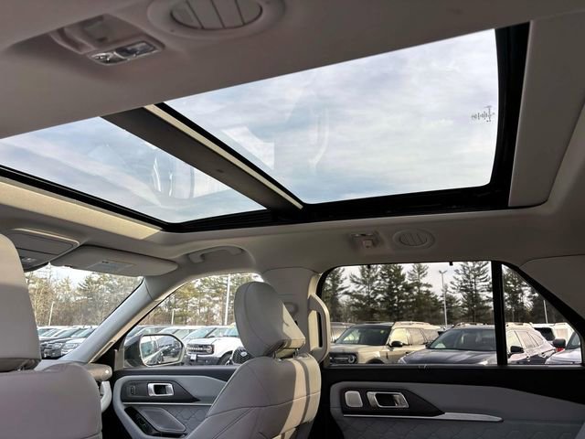 Used 2025 Ford Explorer Platinum w/ Ultimate Package image 13