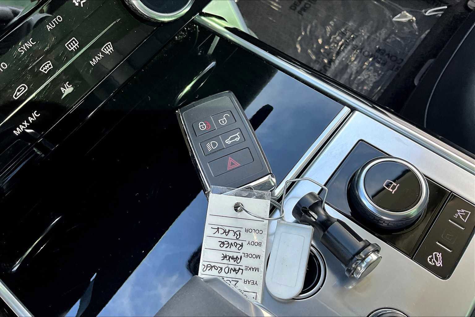 Used 2023 Land Rover Range Rover Long Wheelbase SE image 25