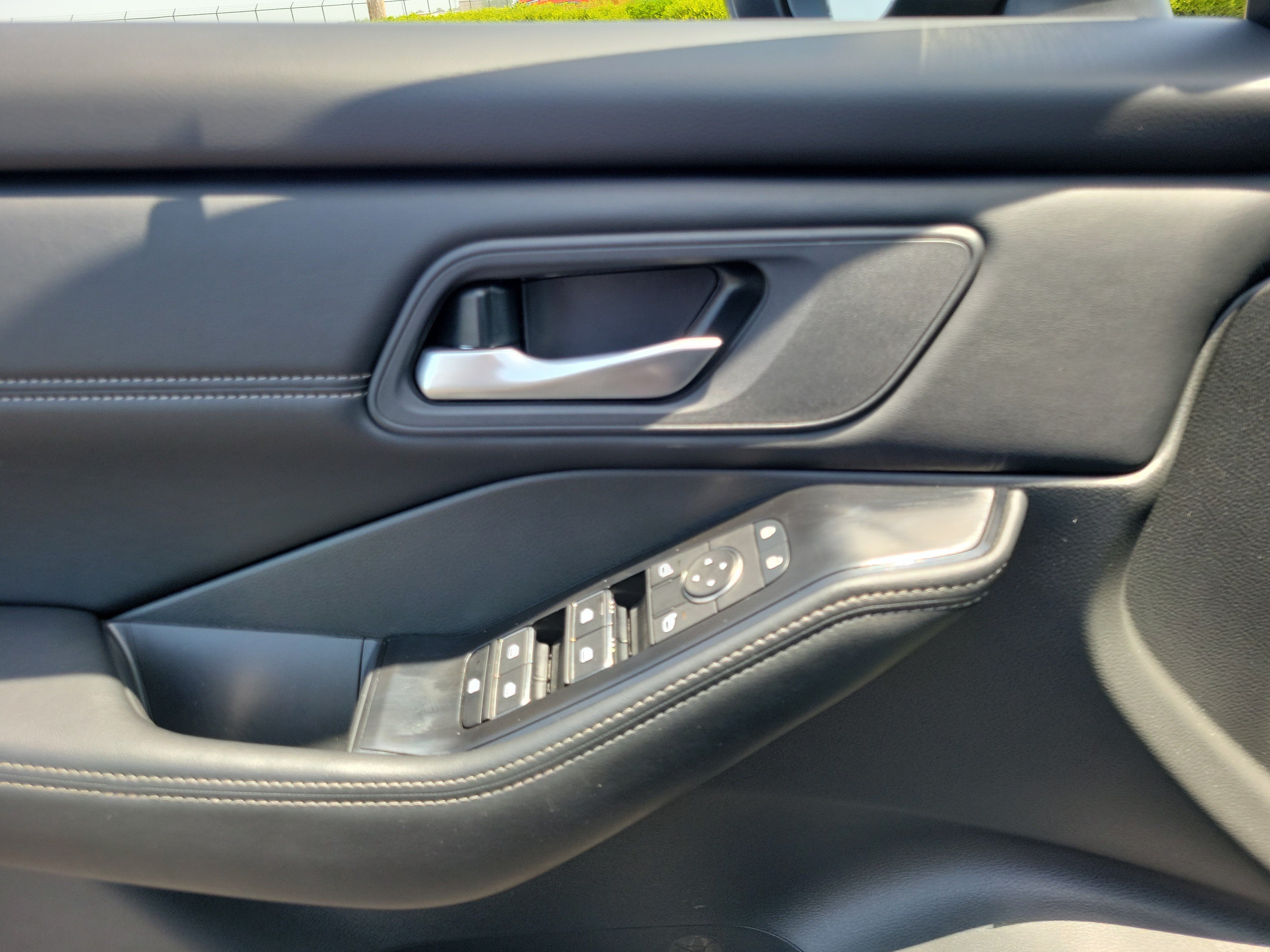 Certified 2026 Nissan Rogue SL AWD/4WD image 17