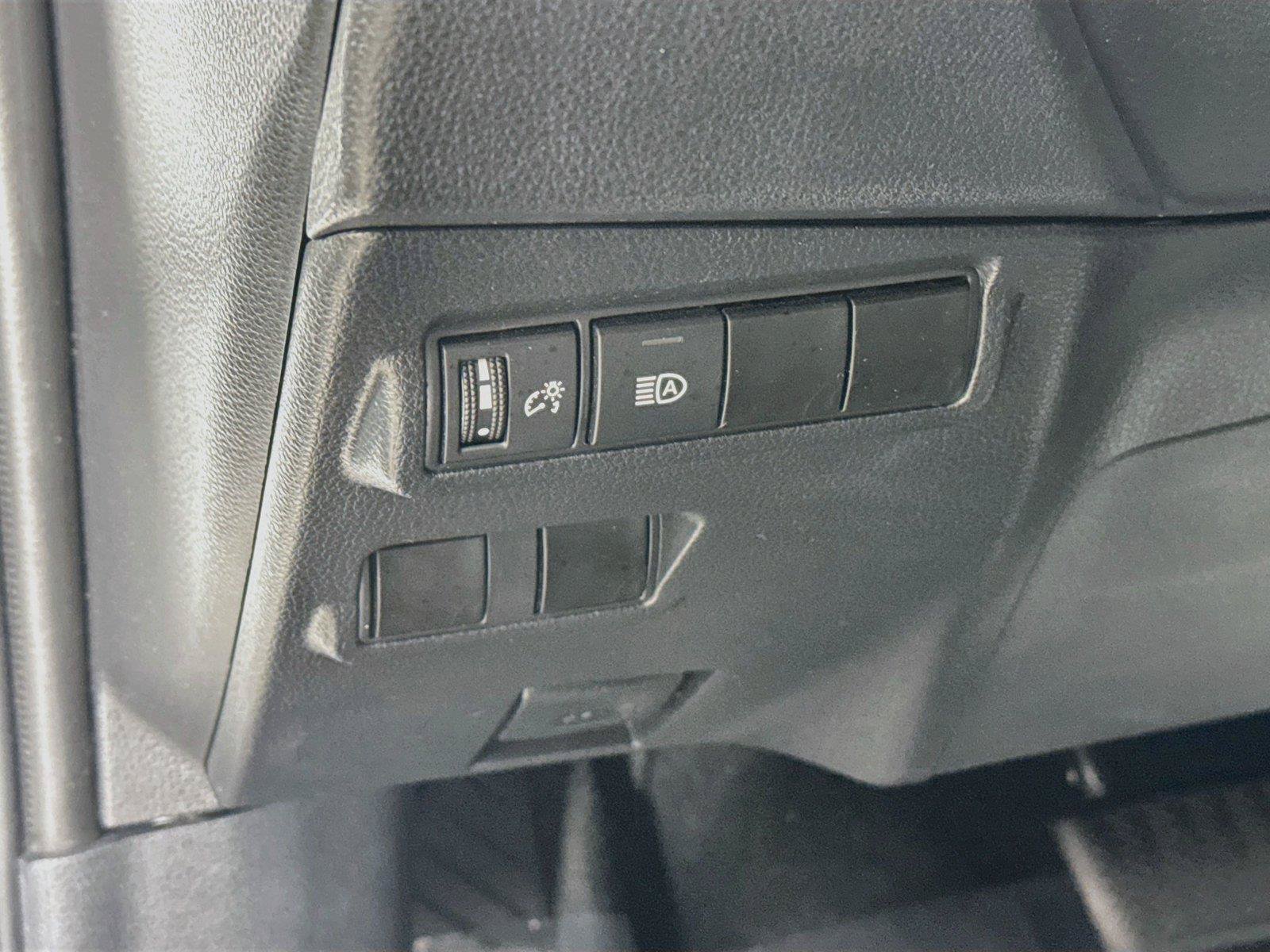 Used 2025 Toyota Corolla Cross LE w/ Moonroof Package AWD/4WD image 15