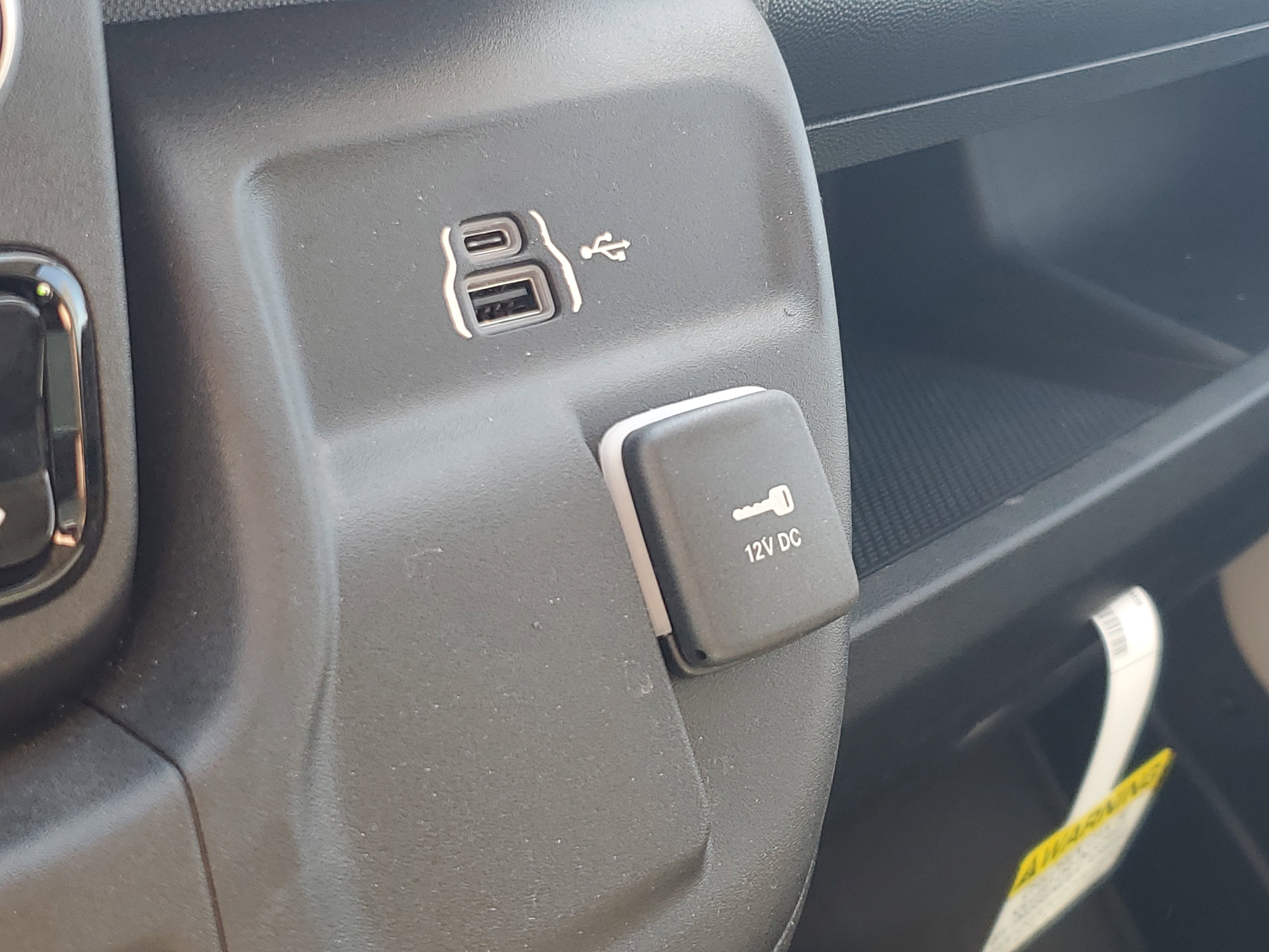 Used 2025 RAM ProMaster 2500 w/ Convenience Group image 18