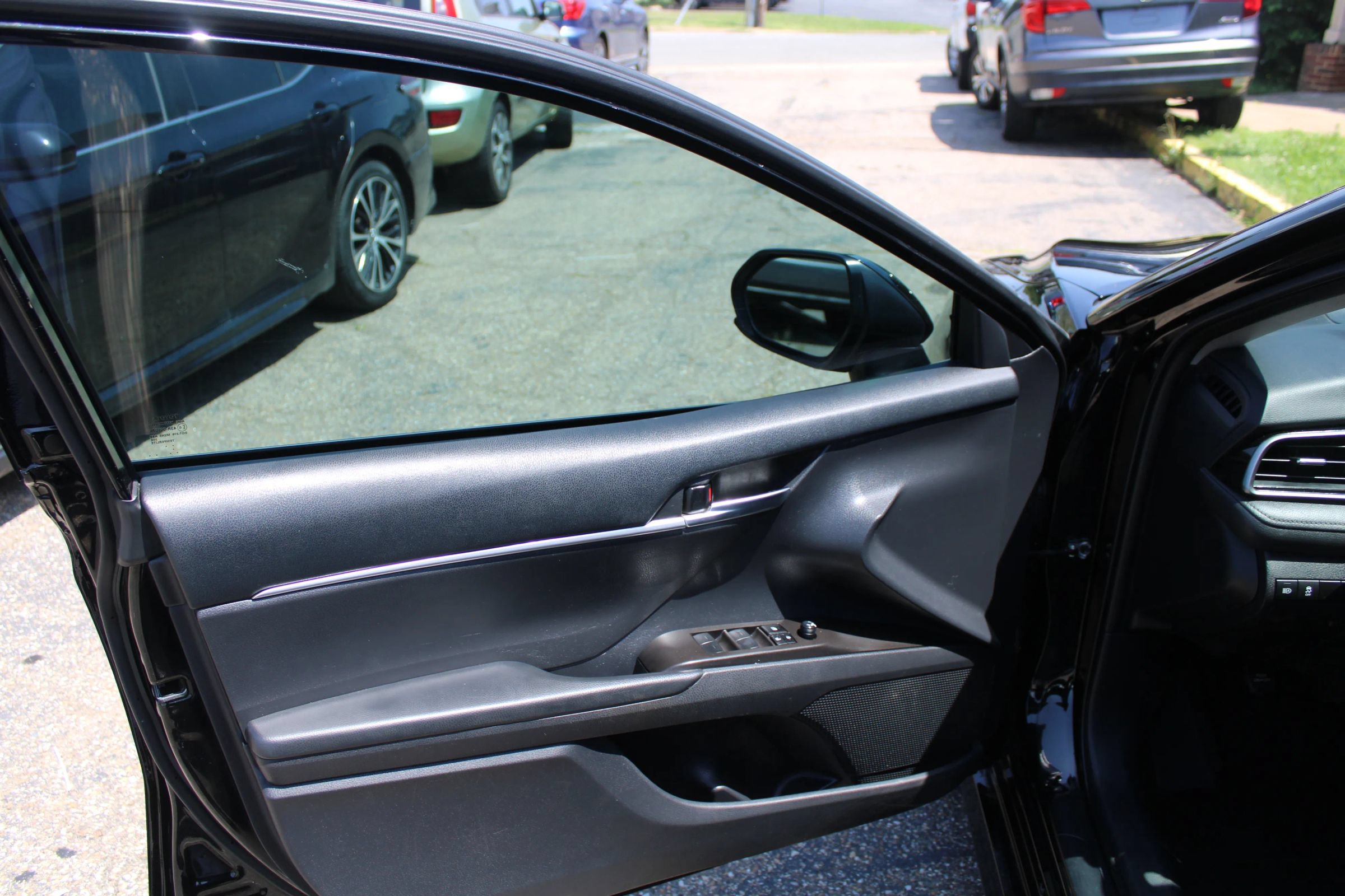 Used 2023 Toyota Camry LE FWD image 9