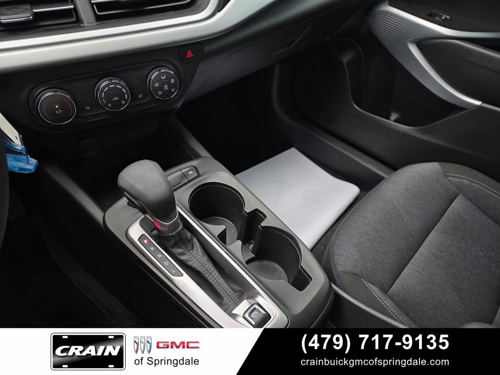 Used 2025 Chevrolet Trax LS w/ LS Convenience Package FWD image 19