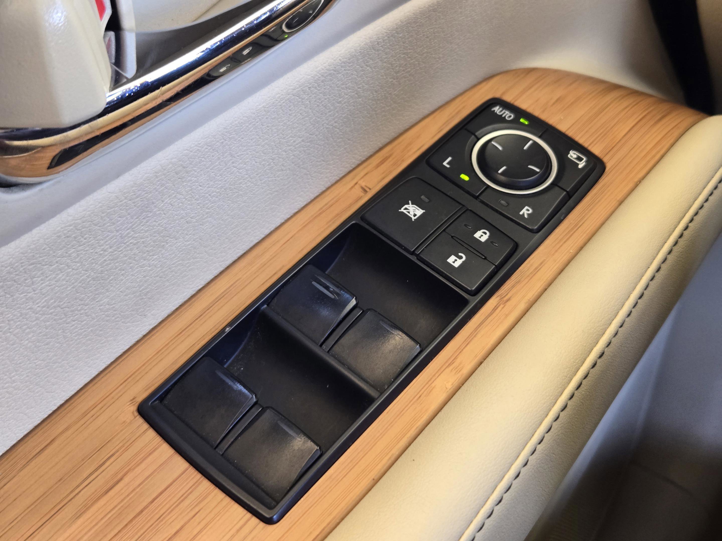 Used 2015 Lexus RX 450h FWD image 24