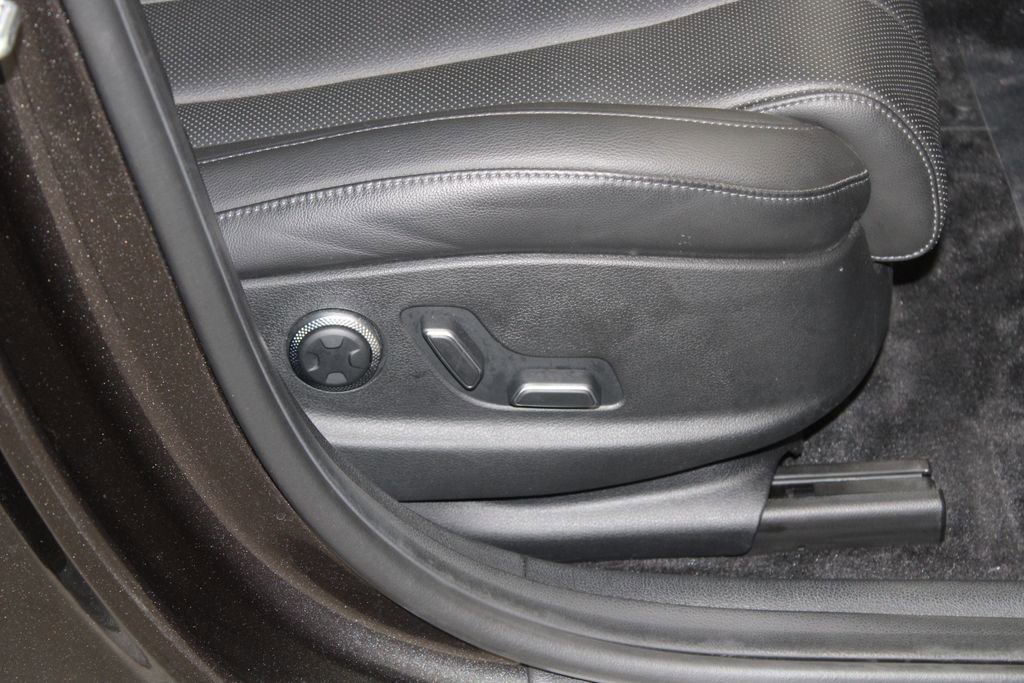 Used 2025 Genesis G80 2.5T image 24