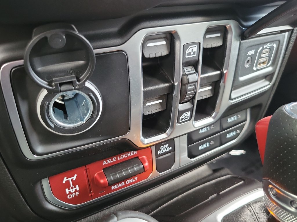 Used 2025 Jeep Gladiator Mojave AWD/4WD image 12