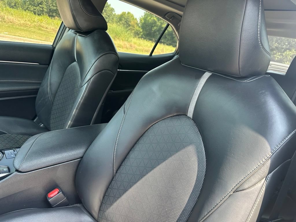 Used 2018 Toyota Camry XSE FWD image 18