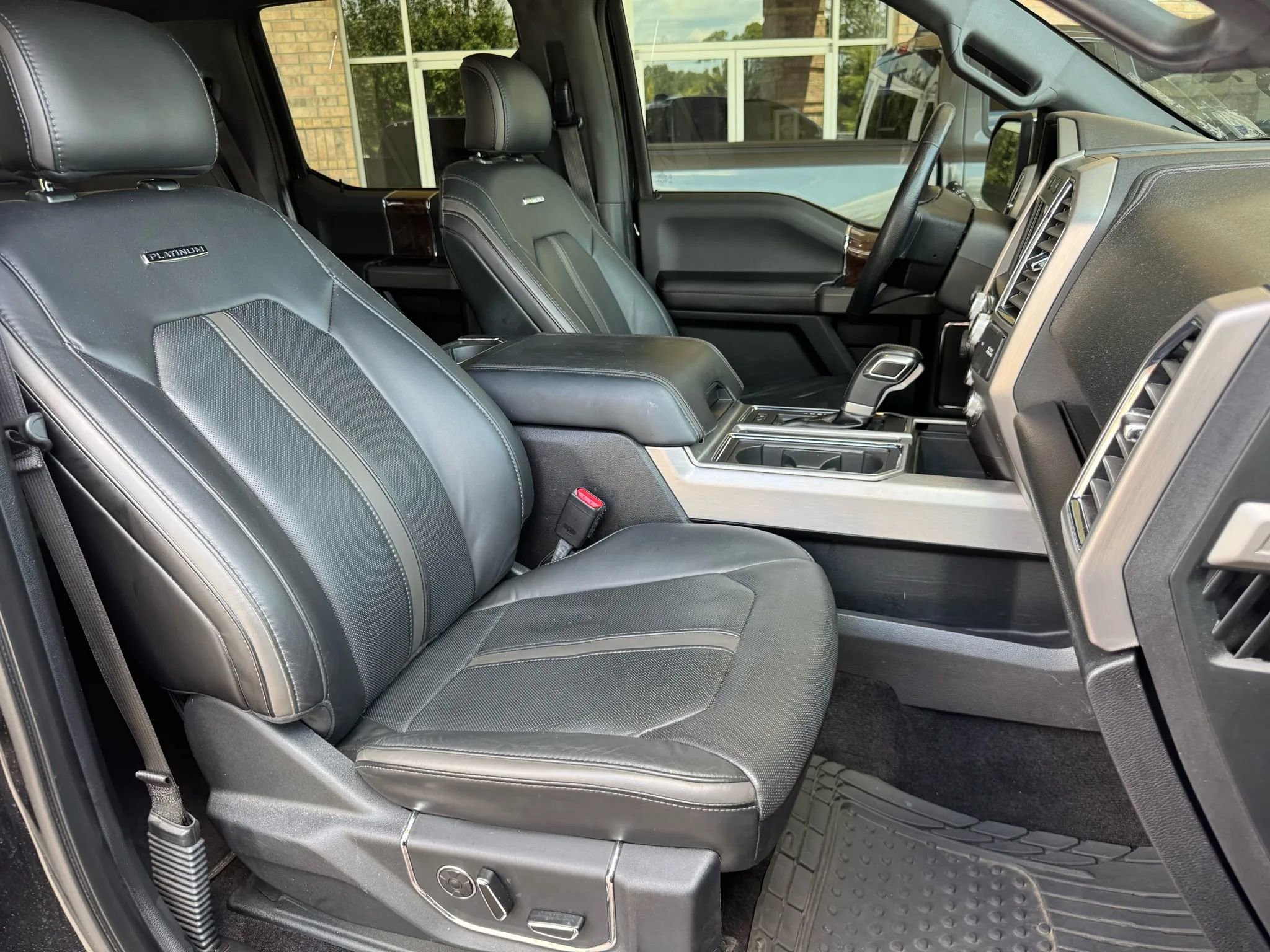 Used 2016 Ford F150 Platinum w/ Equipment Group 701A Luxury image 30