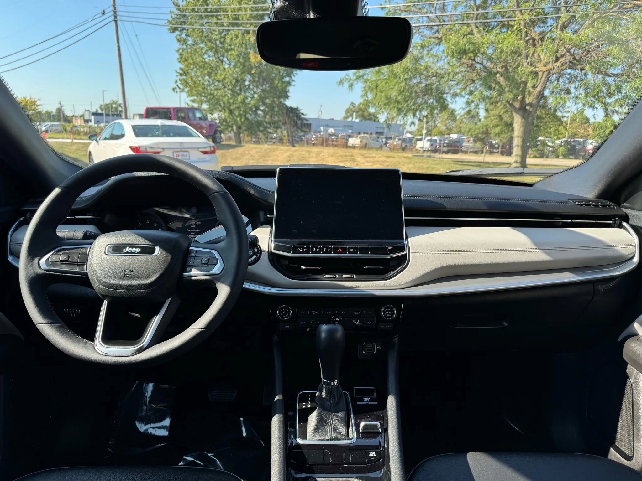 Used 2025 Jeep Compass Limited image 15