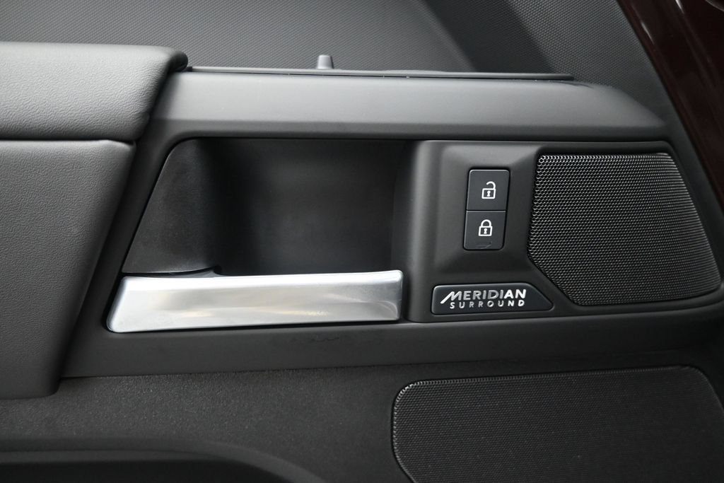 New 2026 Land Rover Defender 90 X-Dynamic SE AWD/4WD image 19
