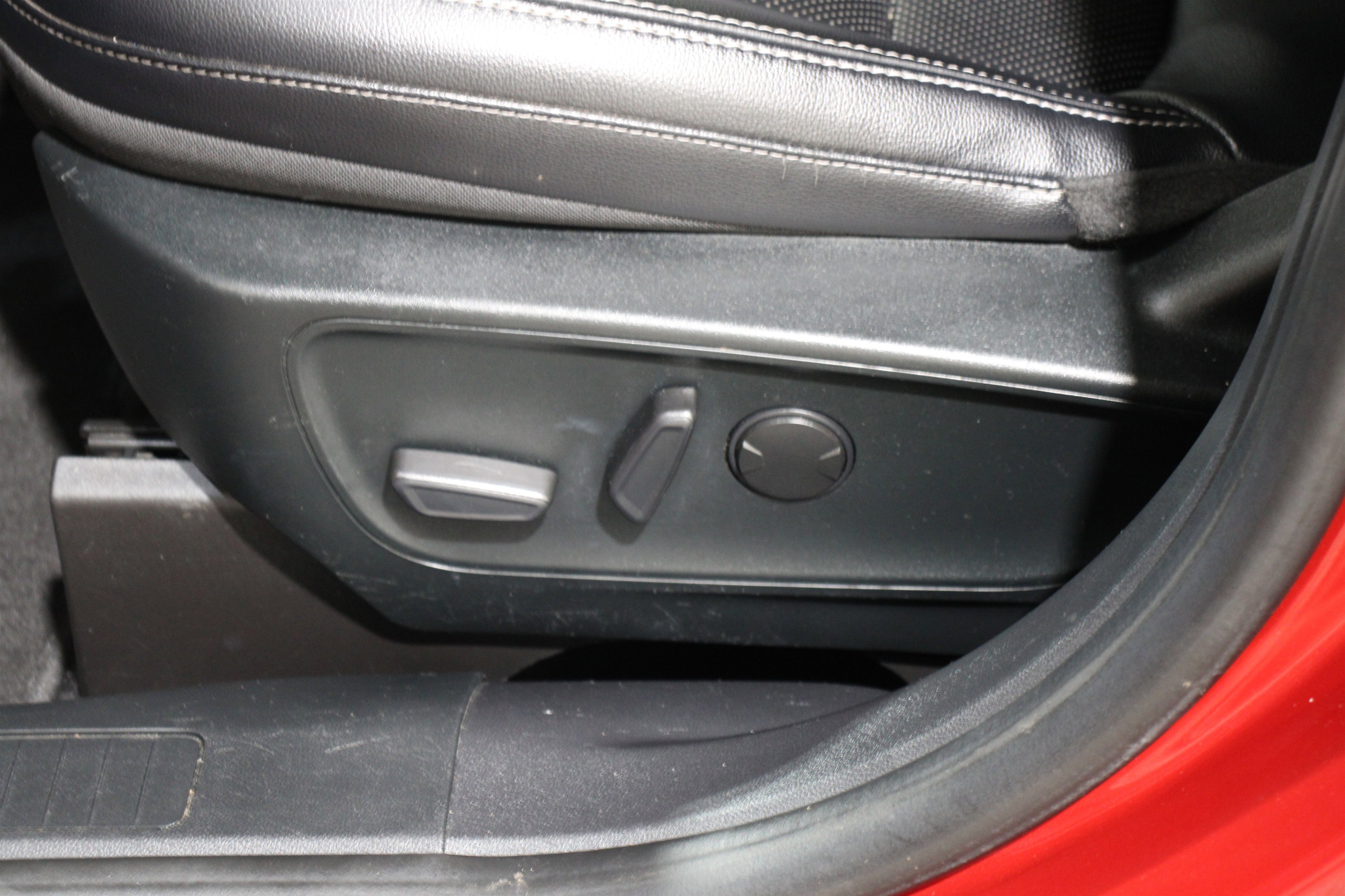 Used 2022 Ford Escape SEL image 5