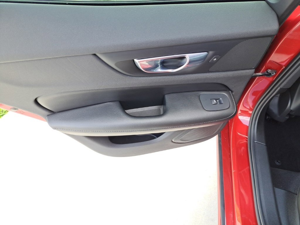 Used 2021 Volvo S60 T5 Momentum w/ Premium Package image 11