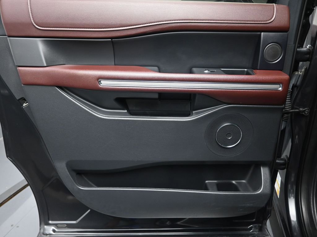 Used 2023 Ford Expedition Max Limited image 23