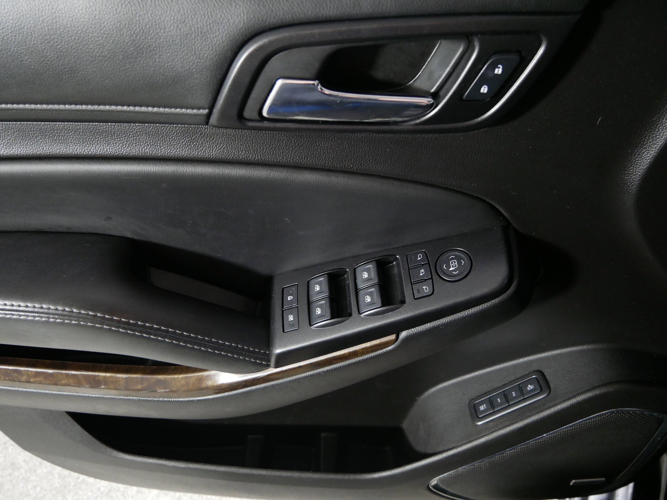 Used 2016 Chevrolet Tahoe LT w/ Luxury Package image 19