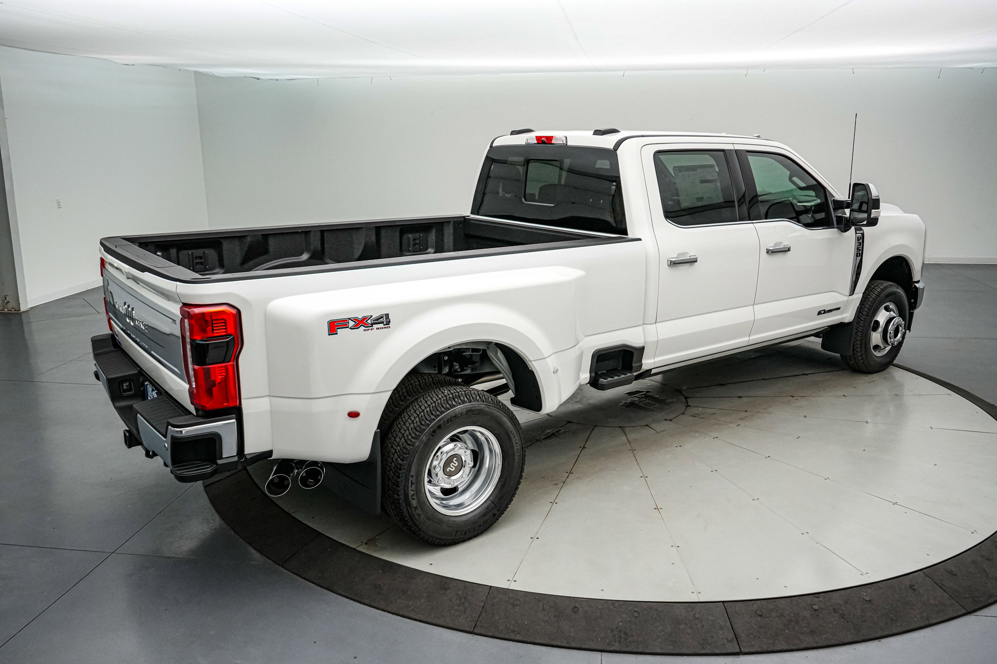 New 2026 Ford F350 King Ranch w/ Chrome Package image 4