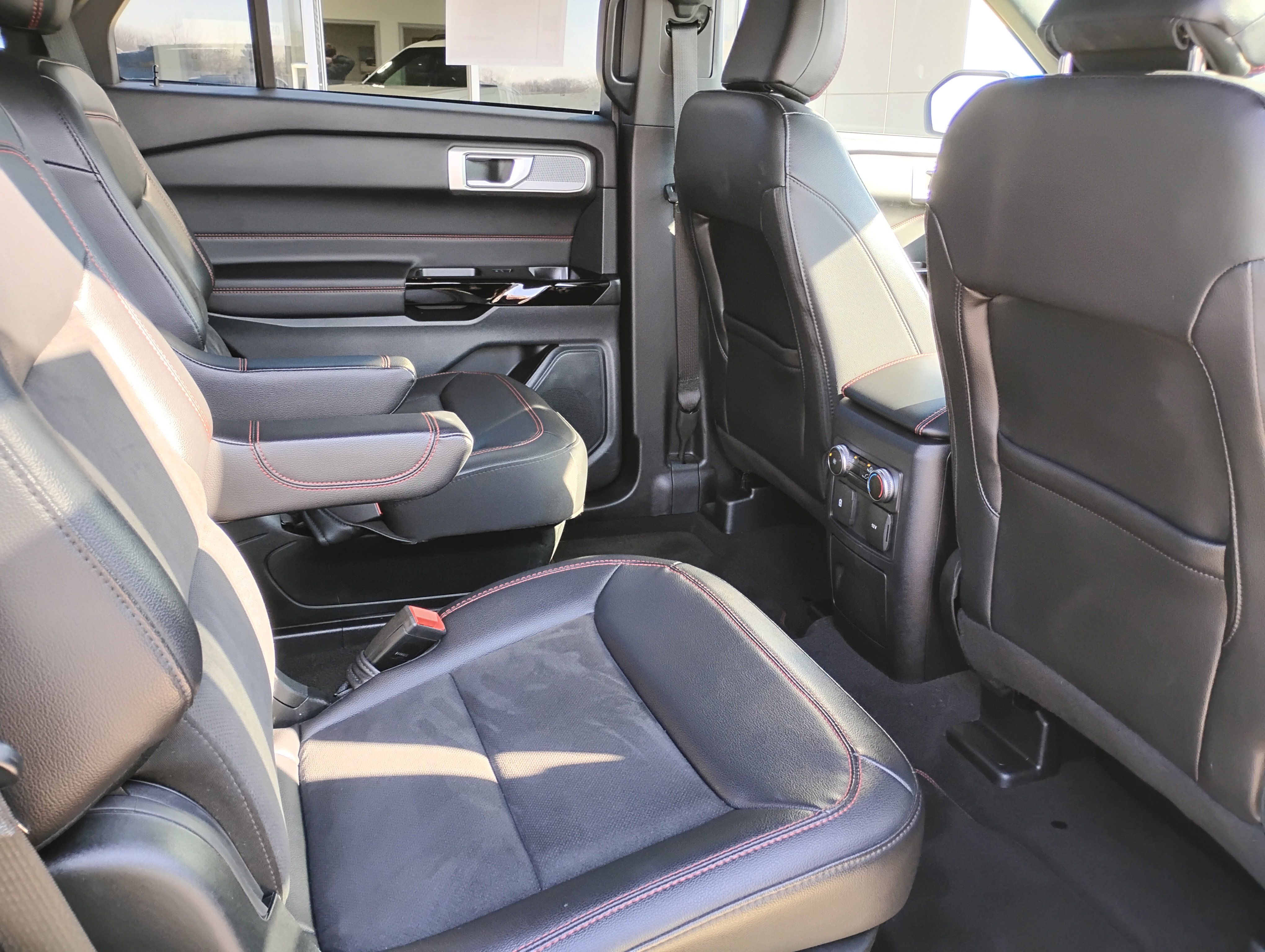 Used 2023 Ford Explorer ST-Line image 19