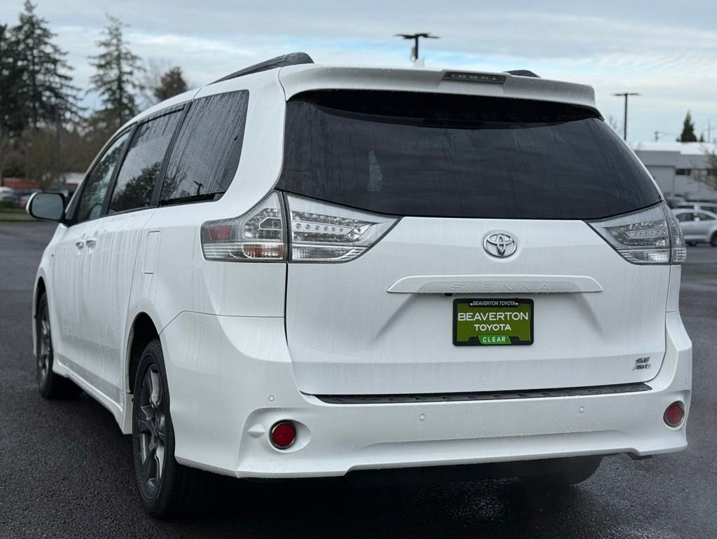 Used 2020 Toyota Sienna SE image 3