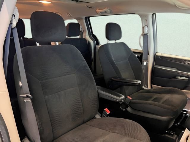 Used 2018 Dodge Grand Caravan SE w/ UConnect Hands-Free Group FWD image 15
