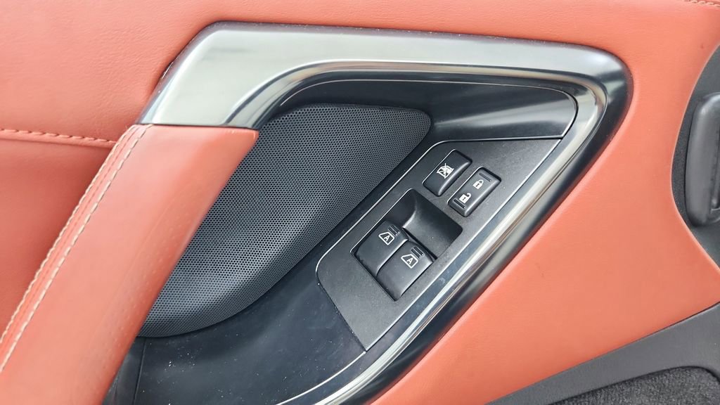 Used 2017 Nissan GT-R Premium w/ Premium Interior Package image 17