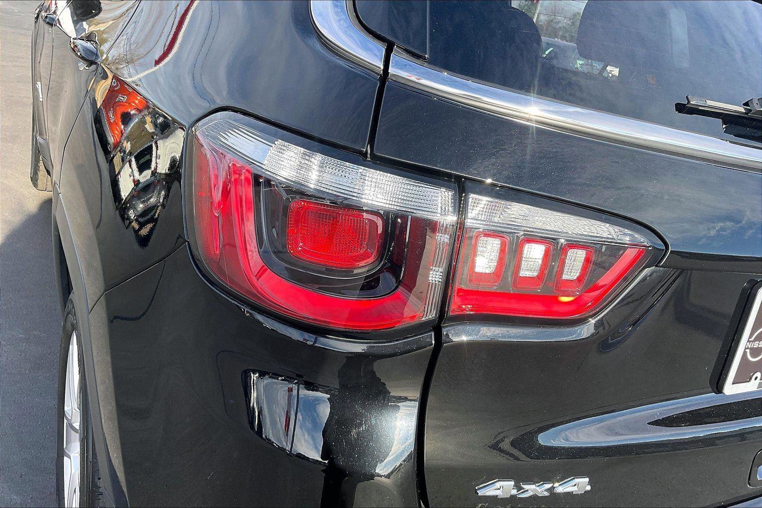 Used 2022 Jeep Compass Latitude image 30